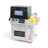 SKF Einleitungspumpe MKU1-13AC10000 - für Öl - 230 Volt - 3 Liter - 0,1 l/min - Ungesteuert mit Klemmleiste - mit Füllstandsschalter - mit Druckschalter - mit Manometer - 2 Kabelverschraubungen
