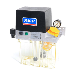 SKF Einleitungspumpe MKU2-12BC11000 - für Öl - 115 Volt - 3 Liter - 0,2 l/min - Ungesteuert mit Klemmleiste und Drucktaster - mit Füllstandsschalter - mit Druckschalter - mit Manometer - Kabelverschraubung - 1 Rechteckstecker